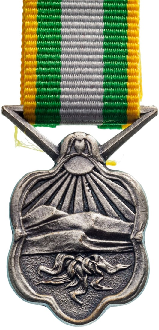 Police Star for Loyal Service: Breast Badge Miniature, 30x19 mm, white Metal, original suspension bar and ribbon. I