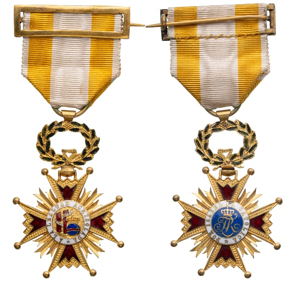ORDER OF ISABELLA THE CATHOLIC: Knight`s Cross, 5th Class, instituted in 1815. Breast Badge, 53x35 mm, gilt Silver, enameled, both central medallions enameled, original suspension wreath, ring and ribbon with bar. A superb cross, in