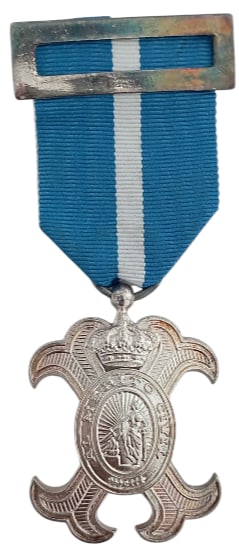 The Order of Civil Merit: Silver Cross, instituted in 1926. Breast Badge, 45x33 mm, Silver, original suspension loop and ribbon with silver bar. Extremely fine condition. I