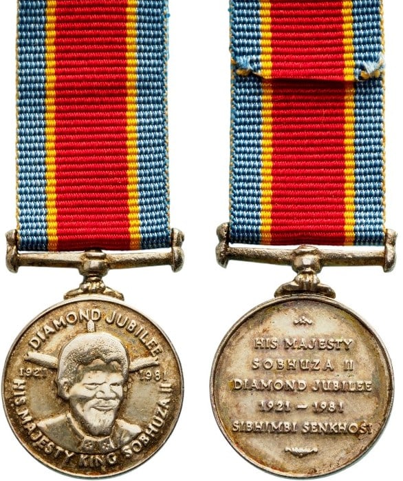 Diamond Jubelee of His Majesty King Sobhuza II, 1961: Breast Badge, 24x19 mm., Silver, original suspension ring and ribbon. A rare miniature, in mint condition! I R!