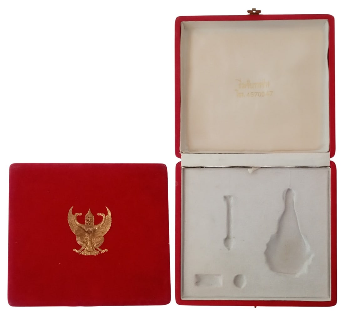 ORDER OF THE WHITE ELEPHANT: Grand Cross Set Case. Original, case of issue, the lid with gilt Thai divinity and fitted, inner compartment. A beautifully-made velvet box, in excellent condition. I