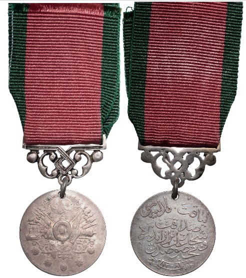 Liyakat Medal,1890: Breast Badge, 36x25 mm, Silver, original suspension device, ring and ribbon. Extremely fine condition. I.