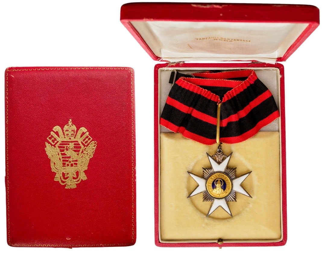 ORDER OF SAINT SYLVESTER: Commander's Cross, 3rd Class, instituted in 1841. Neck Badge, 60x55 mm, Silver, with white enameled arms, flanked by polished beams, the lower arms with stylized spur, with rotating wheel, blue enamel