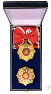 ORDER OF MAY: Country: ARGENTINA Grand Cross Set, 1st Class, 3rd Type. Sash Badge, 74 mm, silver gilt, central medallions silver gilt, enameled, original suspension loop and sash. Breast Star, 74 mm, silver gilt,