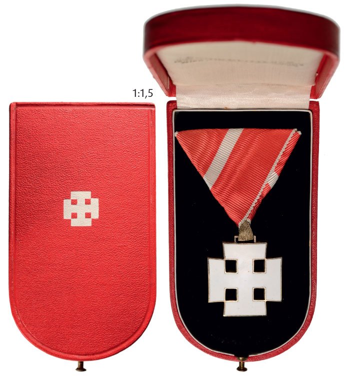 HONOR DECORATION FOR MERIT OF THE REPUBLIC (1 of 2)