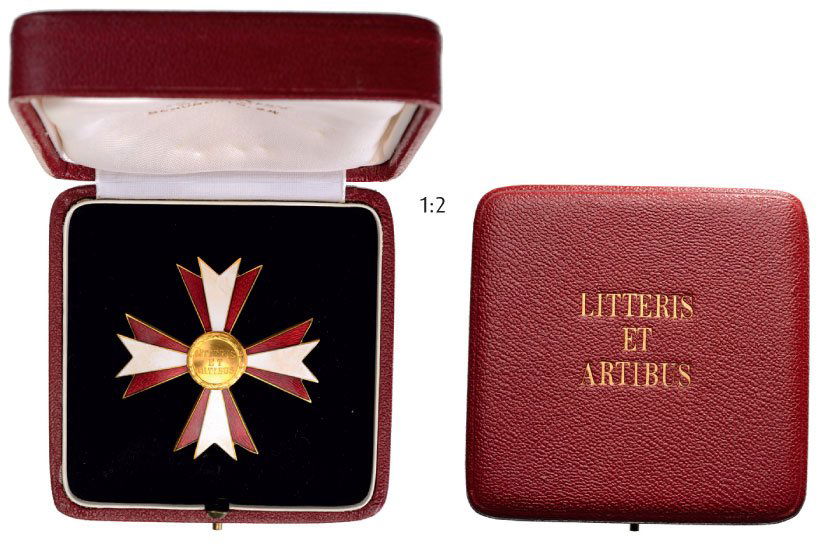 CROSS OF HONOR FOR SCIENCE AND ART (Ehrenkreuz fr: CROSS OF HONOR FOR SCIENCE AND ART (Ehrenkreuz fr Wissenschaft und Kunst) 1st Class, instituted in 1955. Breast Star, 58 mm, bronze gilt, maker's mark "A. Reitterer, Wien", one side enameled, pin on r