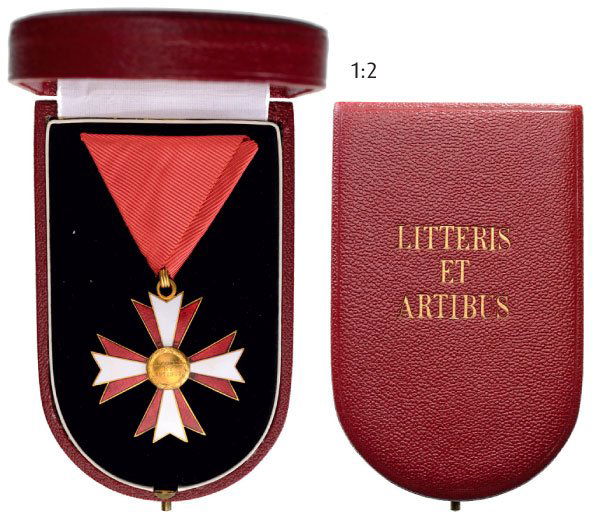CROSS OF HONOR FOR SCIENCE AND ART: (Ehrenkreuz fr Wissenschaft und Kunst) Breast Badge, 43 mm, bronze gilt, maker's mark "A. Reitterer, Wien", one side enameled, original suspension ring and ribbon, in case of issue by "Anton Reitterer