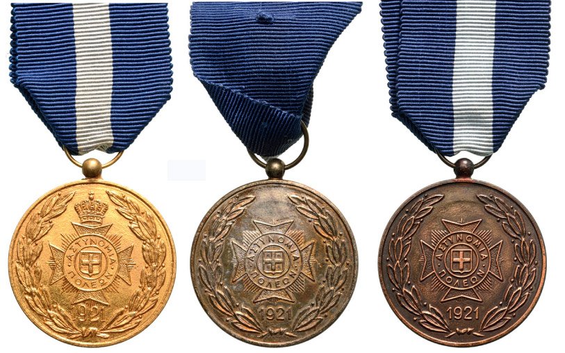 POLICE MEDAL 1974: 1st, 2nd and 3rd Class, (gold, silver and bronze), instituted in 1974. Breast Badges, 38 mm, bronze, gilt or silvered, original suspension rings and ribbons (one ribbon incorrect). (3) I - LOT: 4660 C