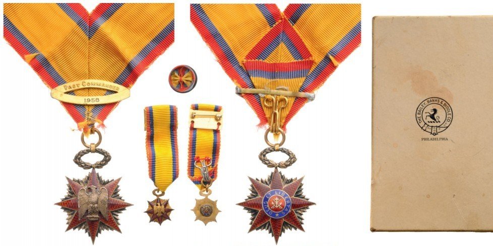 MILITARY ORDER OF FOREIGN WARS: Country: UNITED STATES OF AMERICA Commander's Cross, founded in 1894. Neck Badge, 40 mm, gilt Silver gilt, both sides enameled, reverse central medallion gilt silver, enameled, with original suspensio