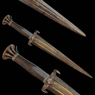 Very rare medieval dagger in excellent condition, France, 15th-16th century.: Very rare medieval dagger in excellent condition, France, 15th-16th century. Wide, double-edged, blade with double gold-plated fuller, iron guard with quillons curved towards the blade, nice pommel