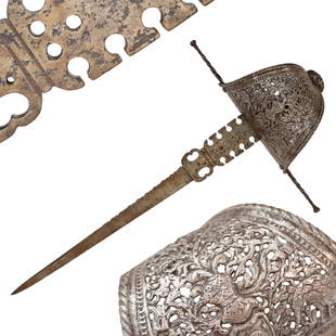 Antique Spanish Left Hand Dagger, 17th century.: Antique Spanish Left Hand Dagger, 17th century. Strong, straight blade of triangular section. Blade base with a series of decorative perforations. Iron hilt with large knuckle chiselled and pierced