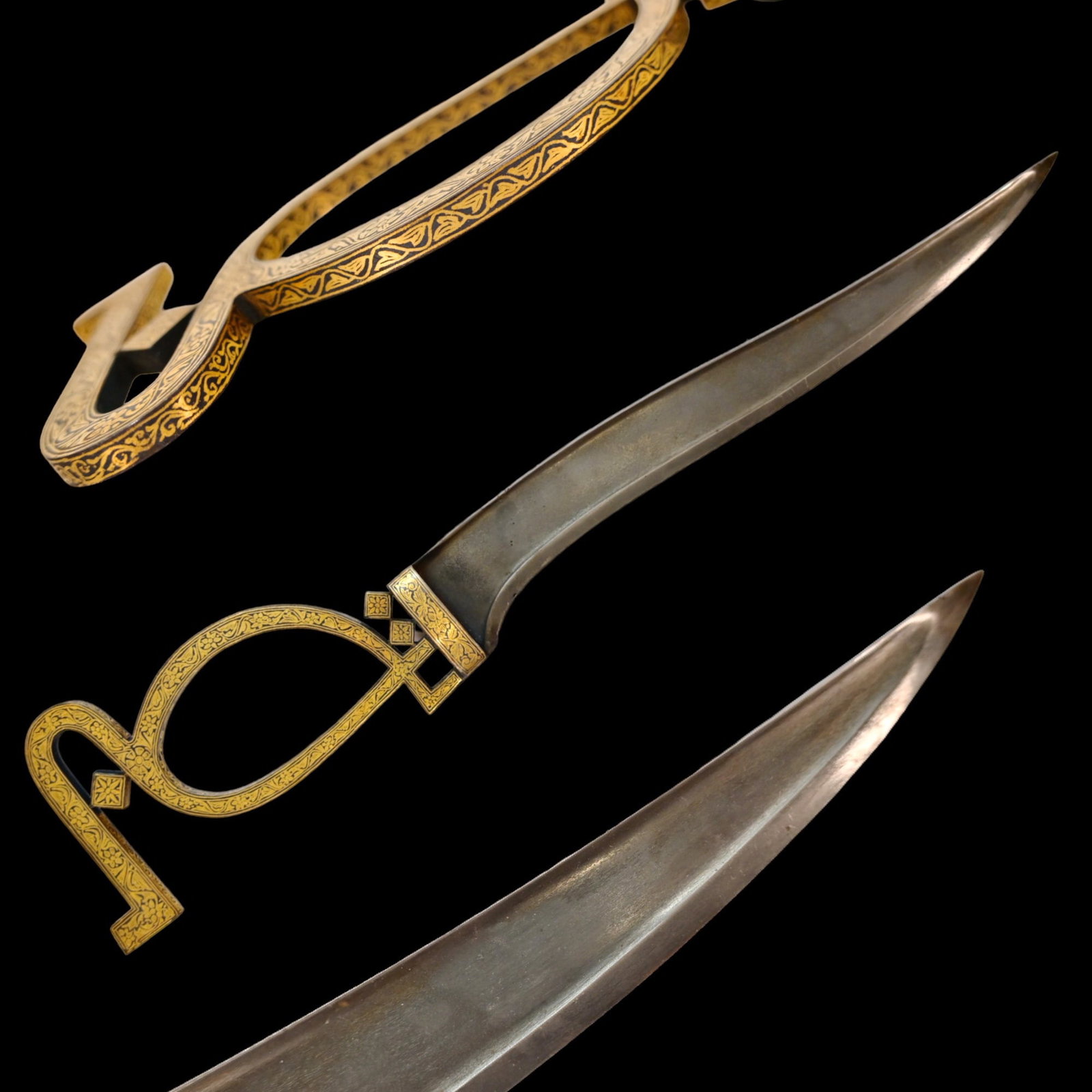 Indian Mughal Islam "Pesh-kabz" Dagger, 18th century.: Indian Mughal Islam "Pesh-kabz" Dagger, 18th century. Curved, ribbed Damascus steel blade, steel handle in the form of a inscription in Arabic. The handle is covered with an exquisite gold ornament ma