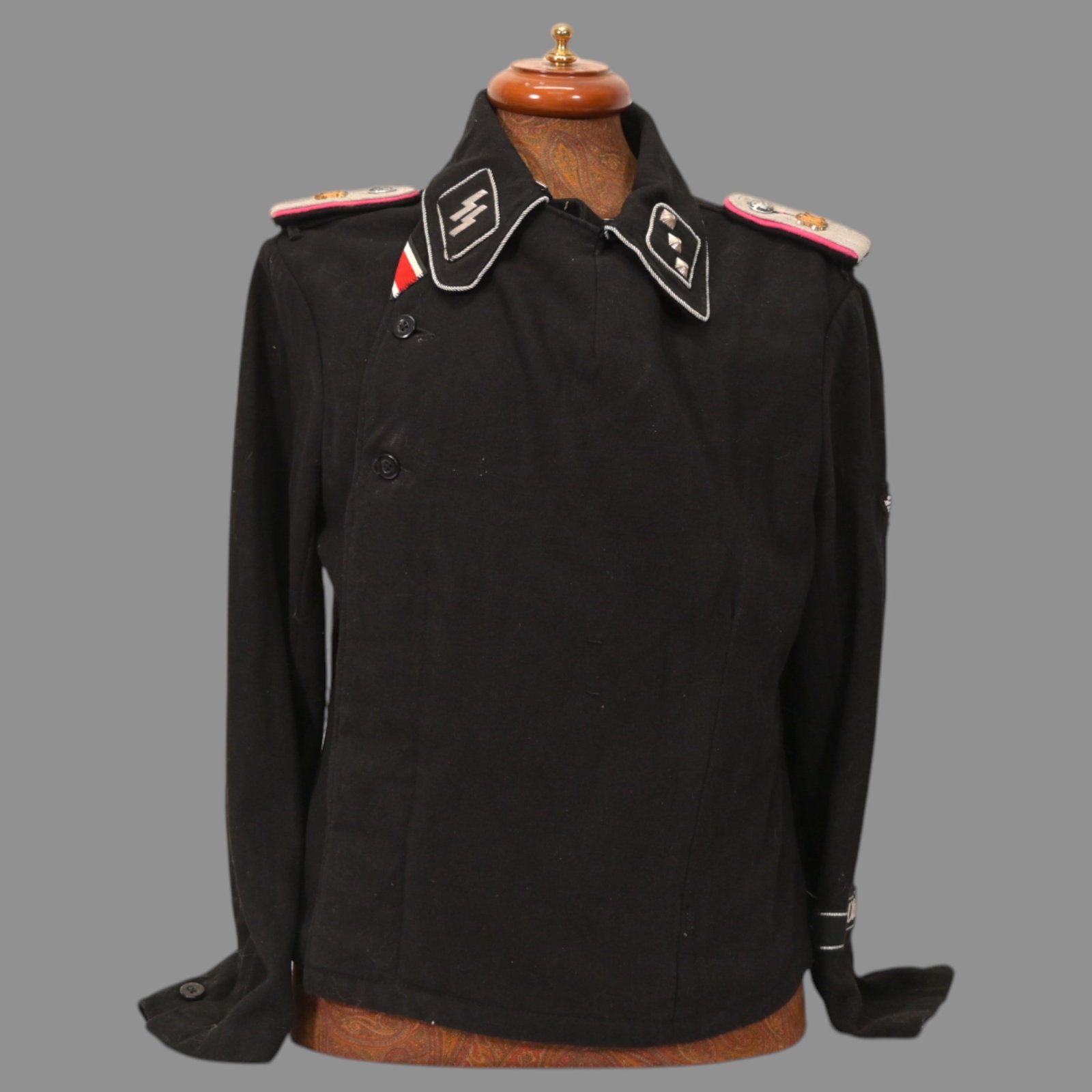 Rare WWII Nazi German SS-Untersturmführer tunic, SS-Panzer-Division "Leibstandarte SS Adolf: Rare WWII Nazi German SS-Untersturmführer tunic, SS-Panzer-Division "Leibstandarte SS Adolf Hitler". This lot presents a rare World War II-era German SS-Untersturmführer tunic from the SS-Panzer-Div