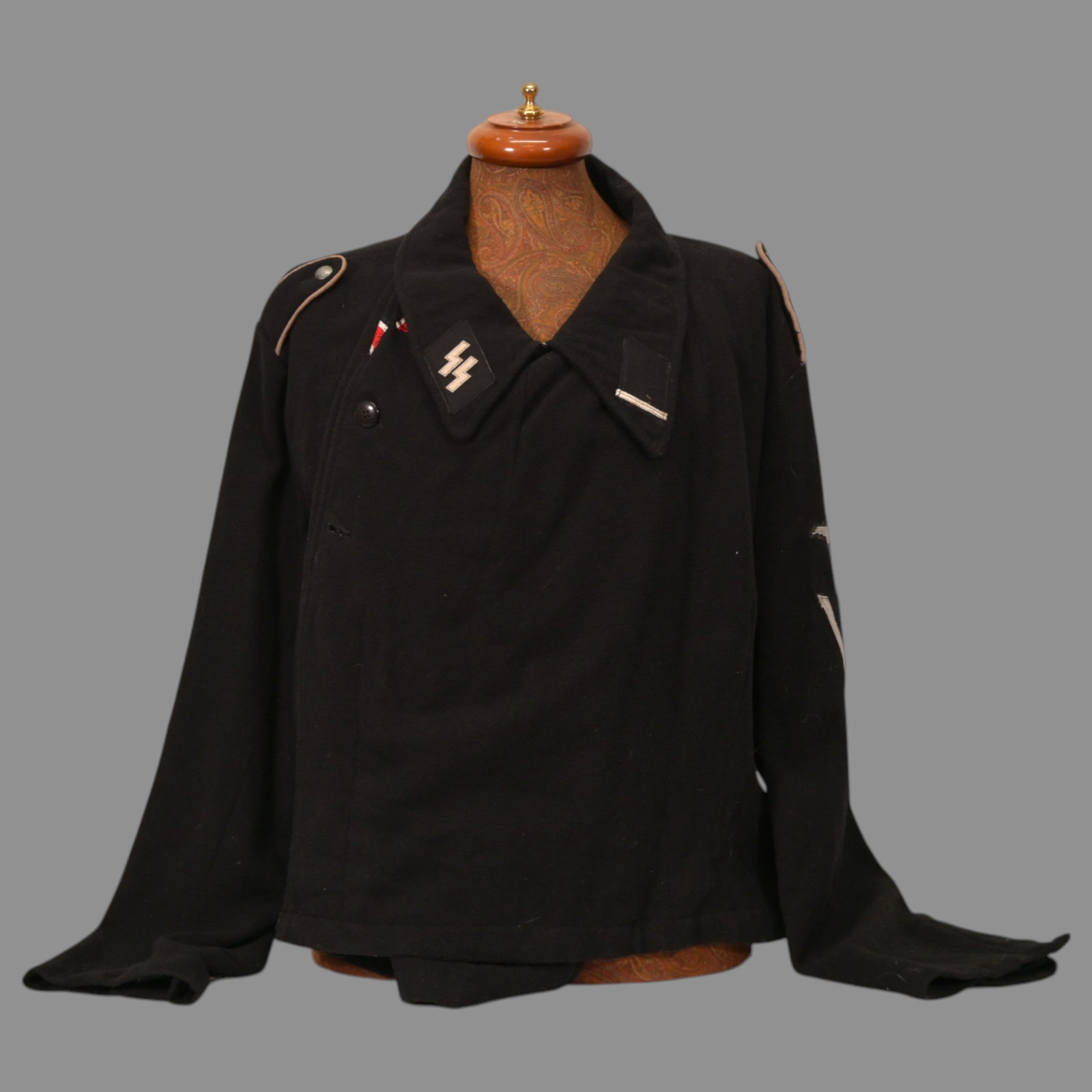 Rare WWII Nazi German Waffen SS Sturmmann tunic, Panzer-Division.: Rare WWII Nazi German Waffen SS Sturmmann tunic, Panzer-Division. This lot offers a rare World War II-era German Waffen-SS Sturmmann tunic from a Panzer-Division. This authentic military uniform was w