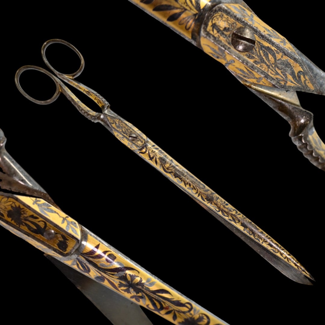 A Rare, Richly Decorated, Gilt, Scissors, Dagger, France, 19th century.: A Rare, Richly Decorated, Gilt, Scissors, Dagger, France, 19th century. The metal blades are decorated with gold floral patterns. Rare collectible in excellent condition. Length 30 cm. Excellent condi