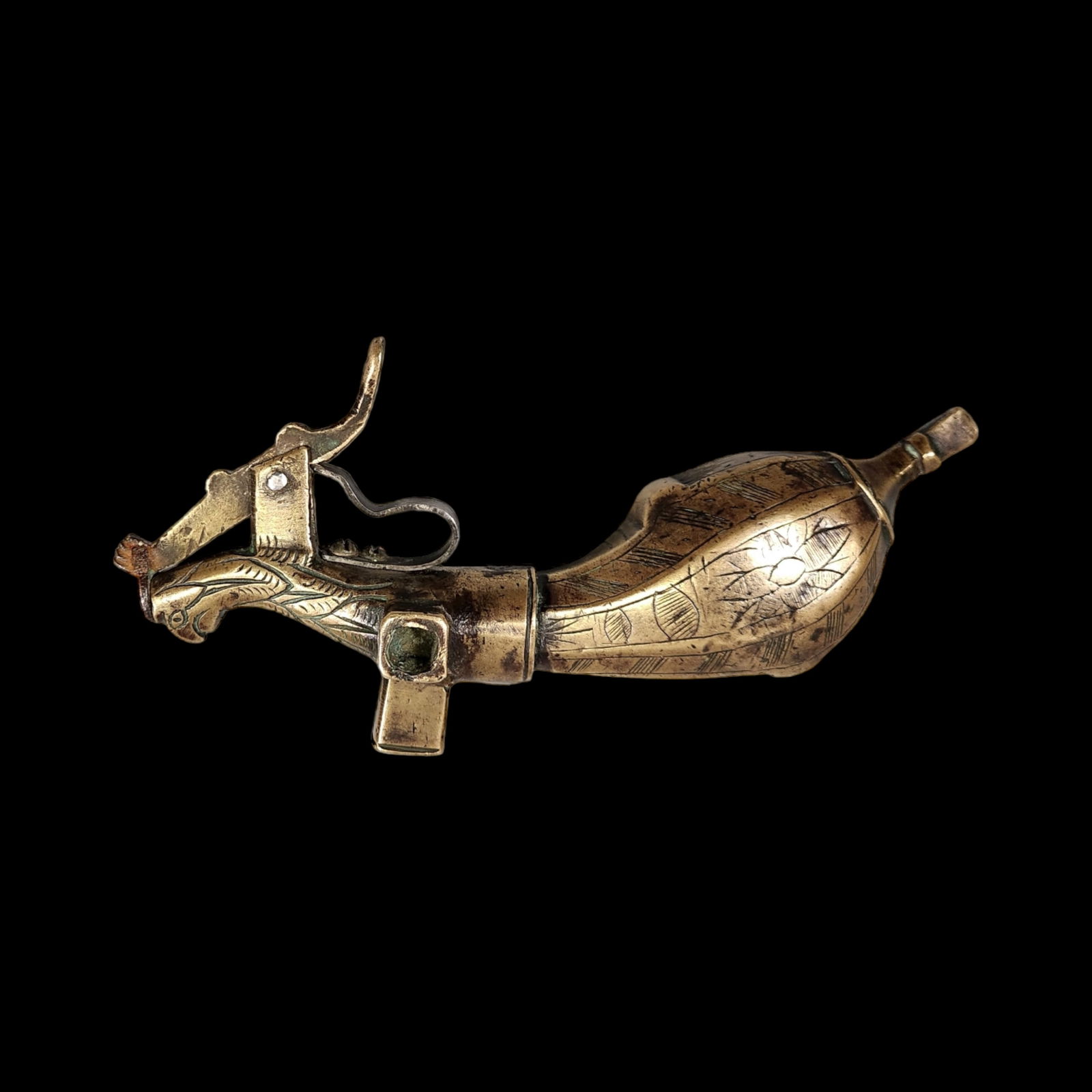 Brass powder flask with a key for a wheellock pistol, Europe, 17th century: Brass powder flask with a key for a wheellock pistol or rifle and a screwdriver. Europe, 17th century Length - 15cm