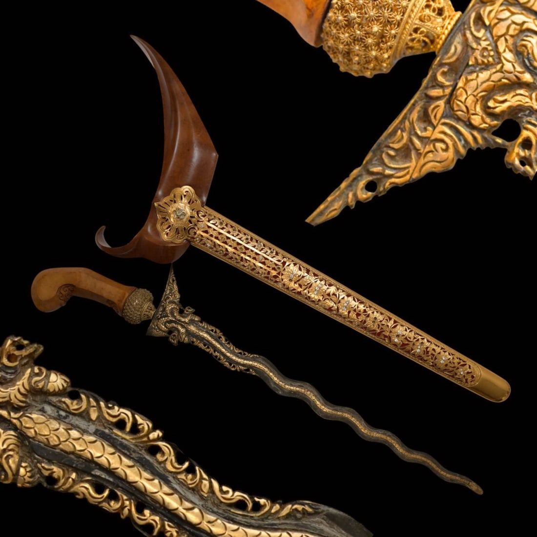 Antique Malay Kris = Keris sword - dagger, late 19th - early 20th century.: Antique Malay Kris = Keris sword - dagger, late 19th - early 20th century. A robust, extremely well-made serpentine-shaped wilah (blade) with 13 luk (waves). The blade is exquisitely crafted from hand