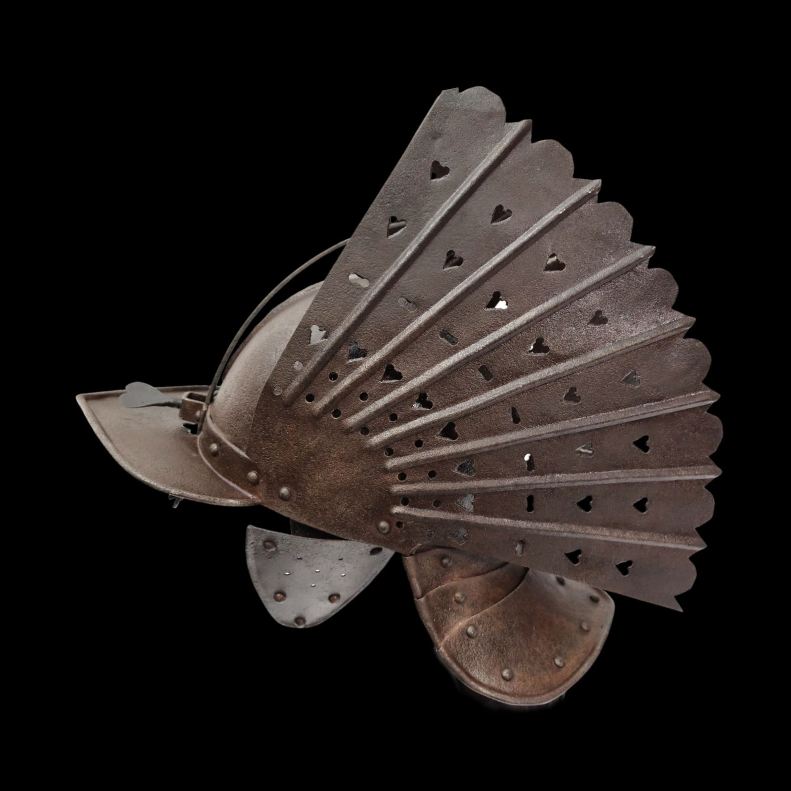 Rare, Forged, Polish, Hussar lobster-tailed helmet with wings, 18th century.: Rare, Forged, Polish, Hussar lobster-tailed helmet with wings, 18th century. One-piece forged, sixfold ribbed skull, on the top round plate with loop. Pointed, riveted peak with a rolled edge, Skid pl