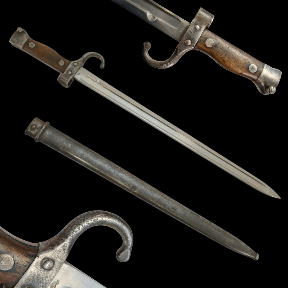 A French Model 1892 Mannlicher-Berthier Artillery Carbine Bayonet. (1 of 8)