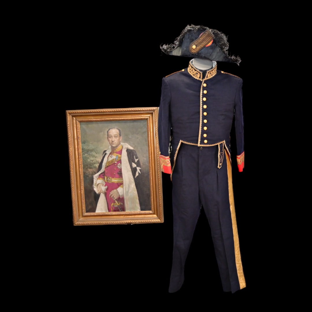 Rare Royal Spain WW2 Senior Officer Ceremonial Clothing Set with Owner Portrait. (1 of 20)