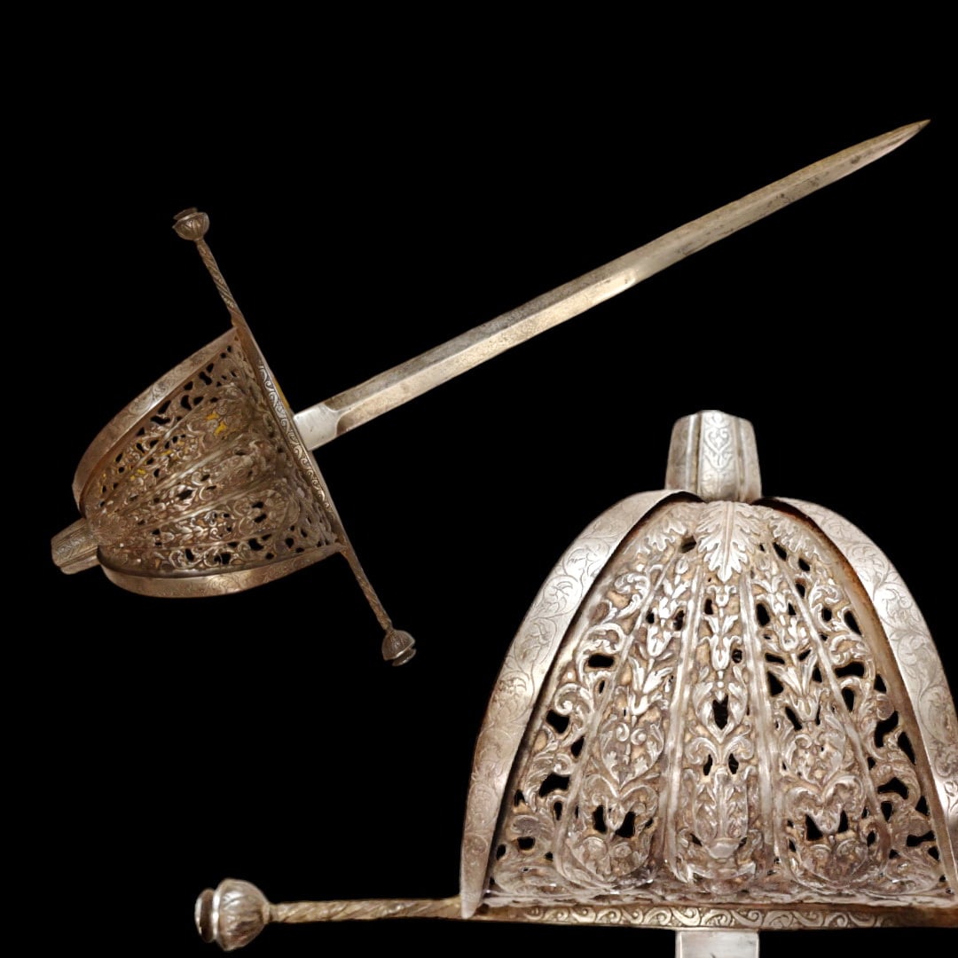 A beautiful Left-hand dagger, 17th century style, stamped by P. Giordano, 19th century. (1 of 18)