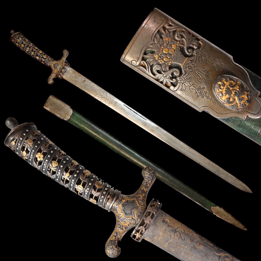 Extra quality hunting sword, engraving, gilding, France, 18th century.: Extra quality hunting sword, engraving, gilding, France, 18th century. Straight, double-edged blade is decorated on both sides with engraved hunting scenes. Steel, figured hilt is richly decorated wit