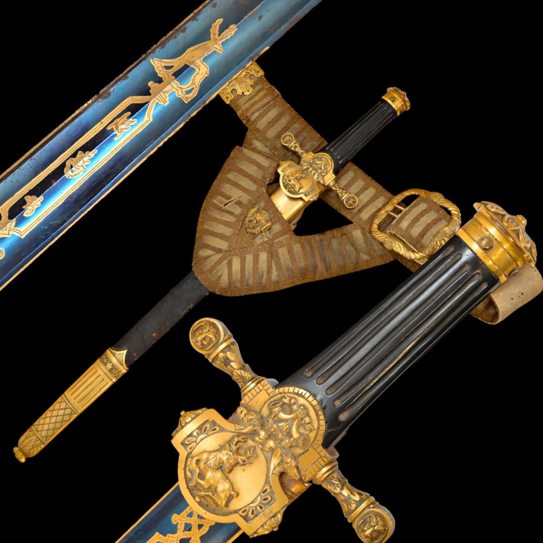 Extra Rare French Hunting Sword with Gilded Belt, First Empire, Early 19th Century.: Extra Rare French Hunting Sword with Gilded Belt, First Empire, Early 19th Century. An exceptional French hunting sword from the period of the First Empire (early 19th century), preserved in remarkabl