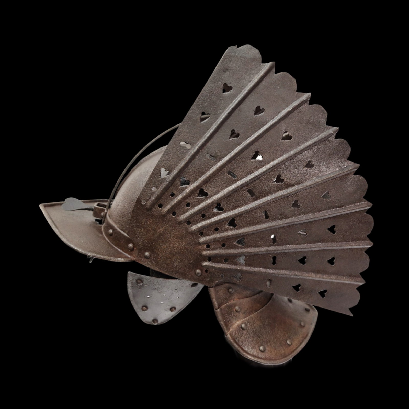 Rare, Forged, Polish, Hussar lobster-tailed helmet with wings, 18th century.: Rare, Forged, Polish, Hussar lobster-tailed helmet with wings, 18th century. One-piece forged, sixfold ribbed skull, on the top round plate with loop. Pointed, riveted peak with a rolled edge, Skid pl