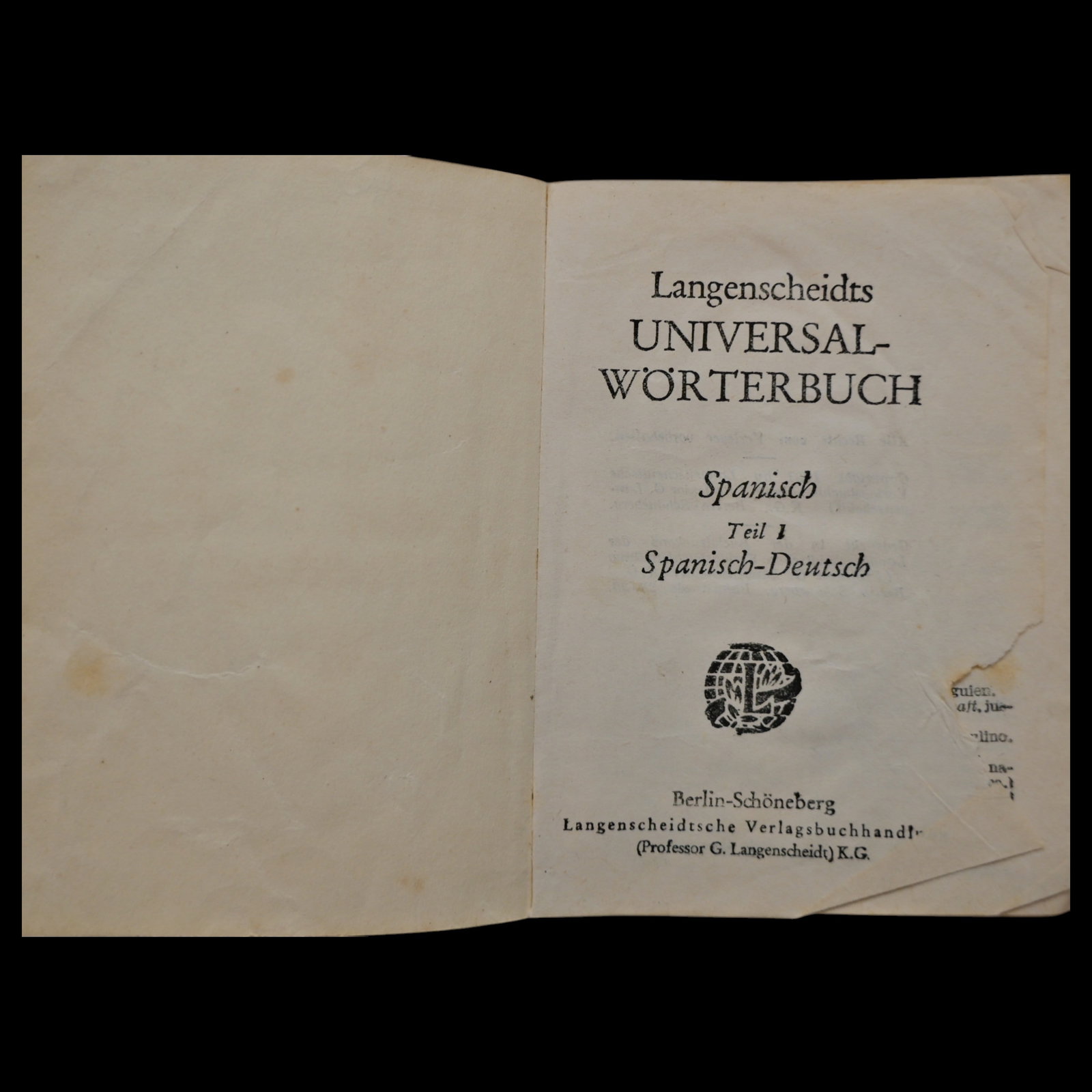 Universal Spanish - German dictionary, Berlin, 20th century. Good condition. Size 11x8 cm. (1 of 5)
