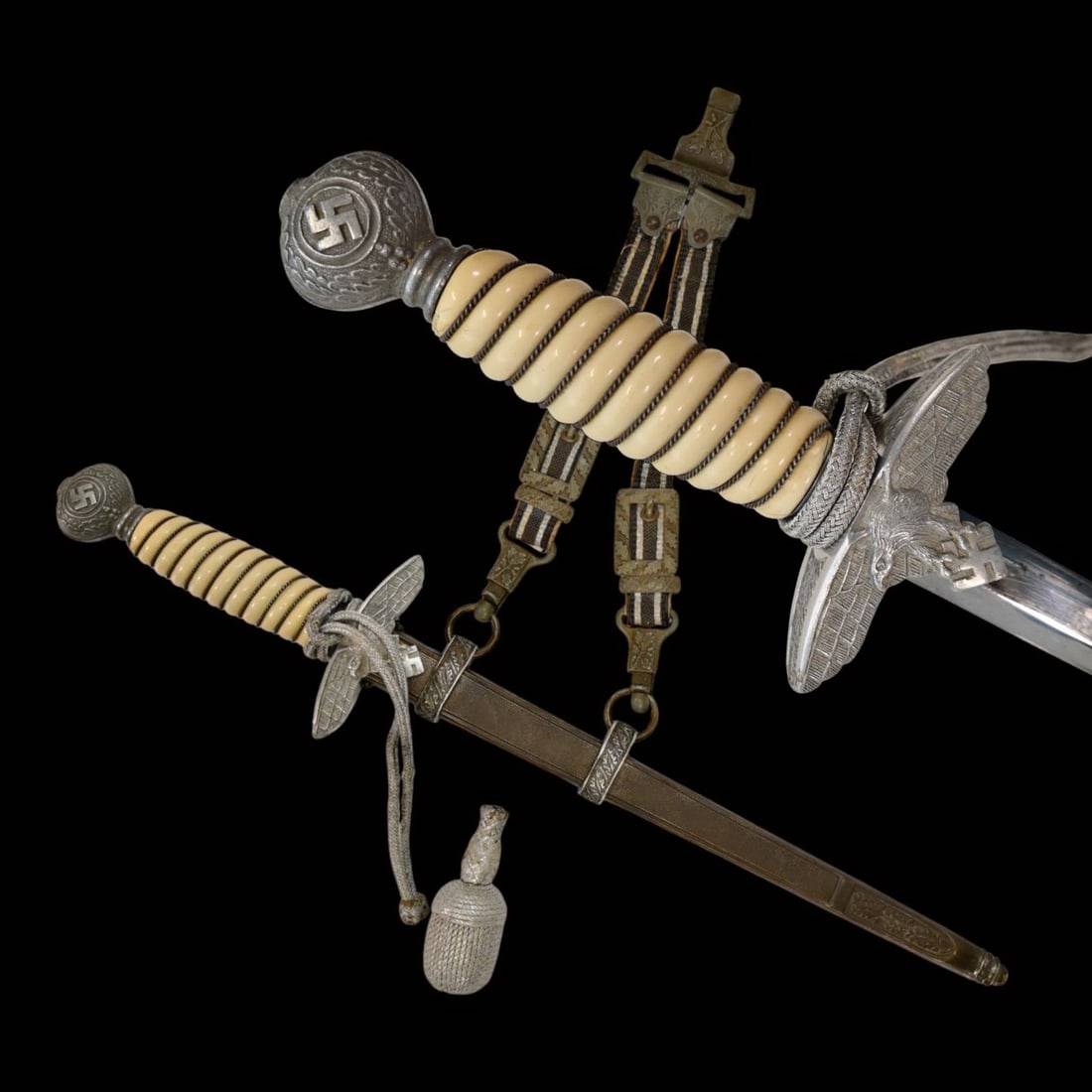 Original WWII German Luftwaffe Officer's Dress Dagger (2nd Model), circa 1937-1945. (1 of 9)