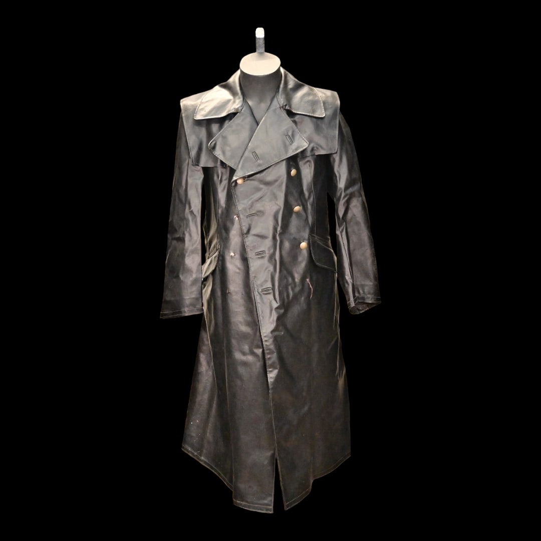 WWII Nazi German Gestapo leather coat black.: WWII Nazi German Gestapo leather coat black. Metal buttons with shagreen, manufacturer's tag inside. Rare, collectible item from the time of Nazi Germany. Good condition