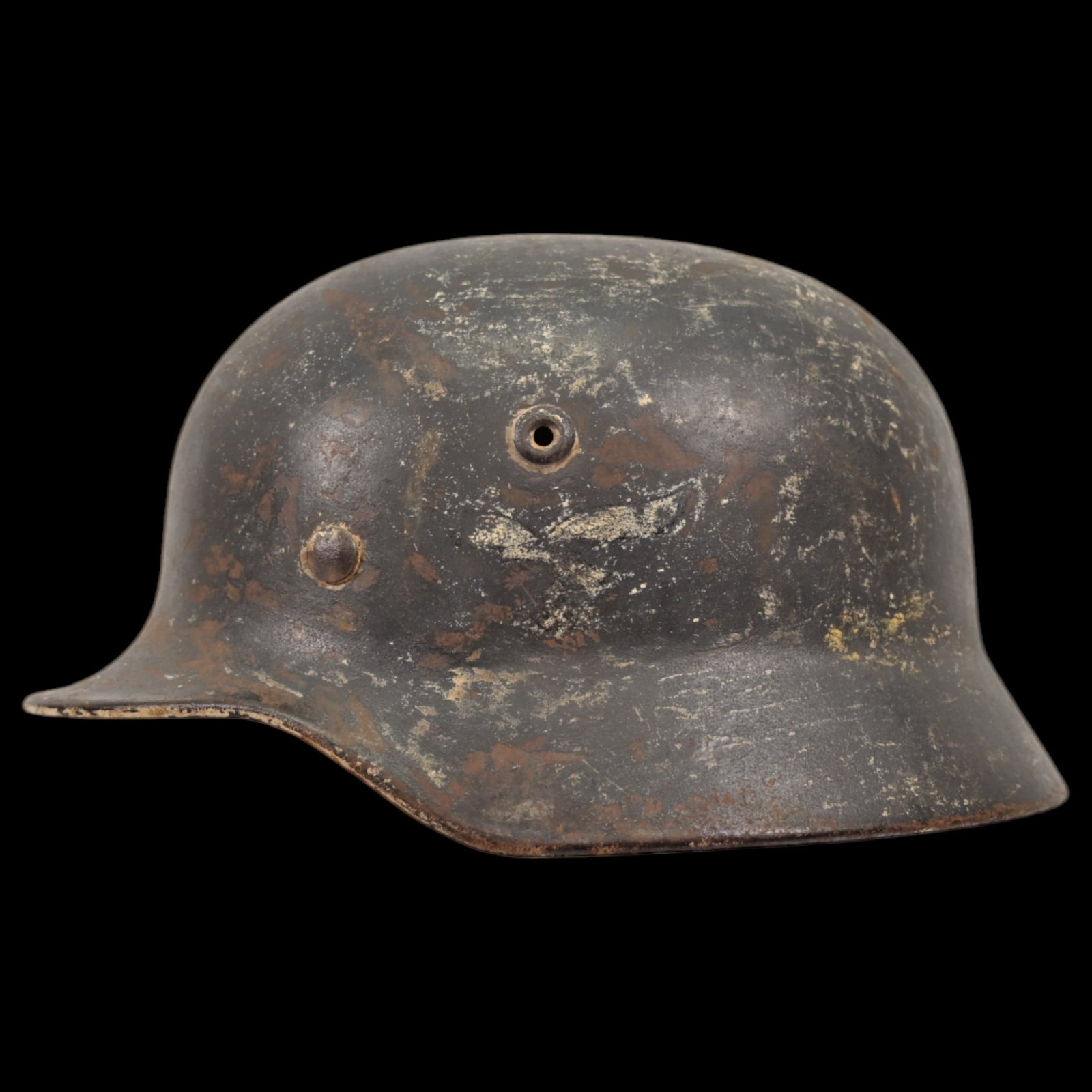 WWII Nazi German M40 Luftwaffe Combat Helmet with remnants of the Luftwaffe eagle emblem. (1 of 7)