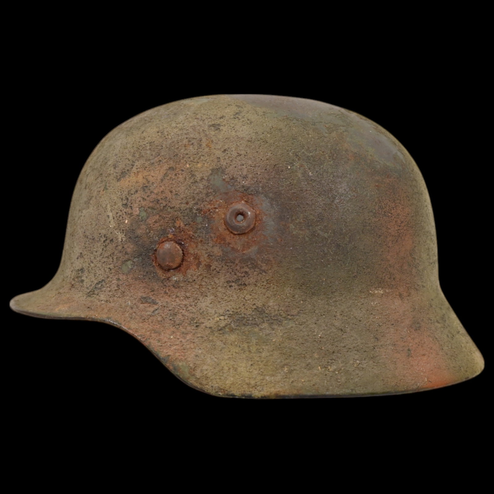 Rare WWII Nazi German M35 Helmet, Camouflage paint, with liner and chin strap.: Rare WWII Nazi German M35 Helmet, Camouflage paint, with liner and chin strap. The helmet retains of its original paint and exhibits authentic signs of battlefield wear. The rear inner skirt is stampe