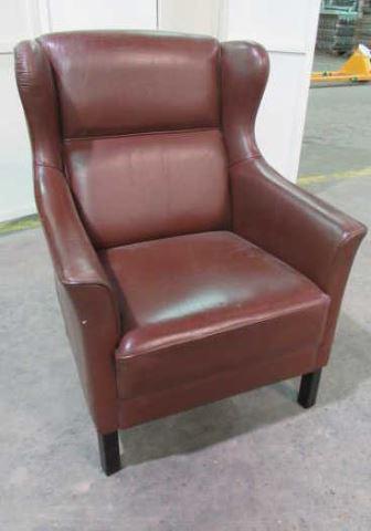 Traditional Leather Wingback Chair: Traditional Leather Wingback Chair
