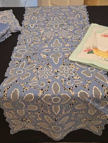 Linen & Applique Placemats w/ Napkins, Runner (1 of 4)