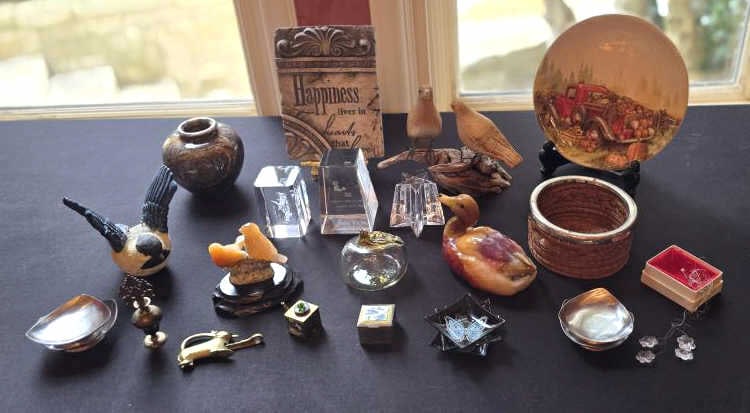 Decor & Shelf Sitter Items - Birds, Basket, Etc.: Decor & Shelf Sitter Items - Birds, Basket, Etc.