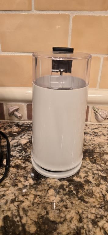 (2) Braun Coffee Grinders: (2) Braun Coffee Grinders