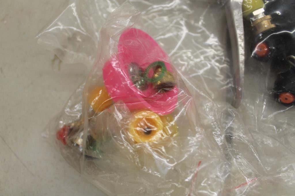 (2) Paint Spray Guns w/ Hose & Spray Tips: (2) Paint Spray Guns w/ Hose & Spray Tips