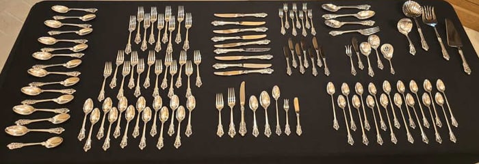 Set, 5759 grams Converted to 185.1561 troy ounces; (10) Dinner Knives - 9.75" w/ Stainless Steel