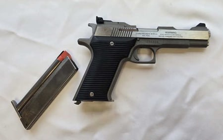 S/N: 256858; (1) Magazine
