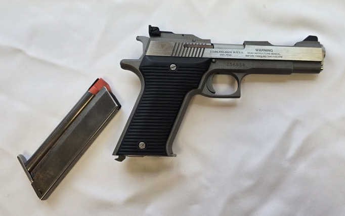 S/N: 256858; (1) Magazine: S/N: 256858; (1) Magazine