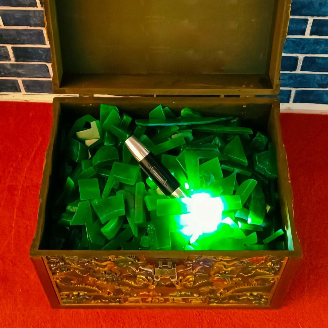 Lacquer Ware Wooden Treasure Box Preserves a Box of High Ice Emperor Green Jadeite Raw Stones (1 of 9)
