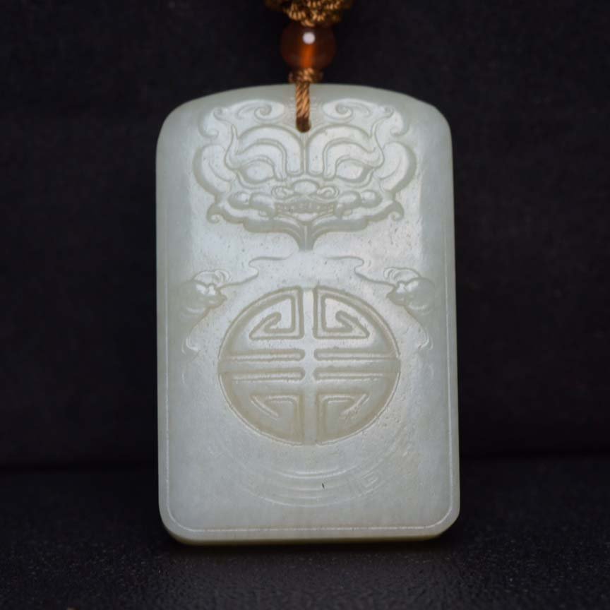 Hetian Jade Brand: Hetian Jade Brand The jade is delicate and moist, exquisite and generous in shape, exquisite in carving, simple and natural in coating, has important historical and cultural connotations, and is highl