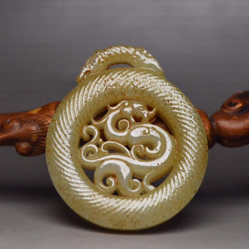Hetian jade dragon pendant (1 of 9)
