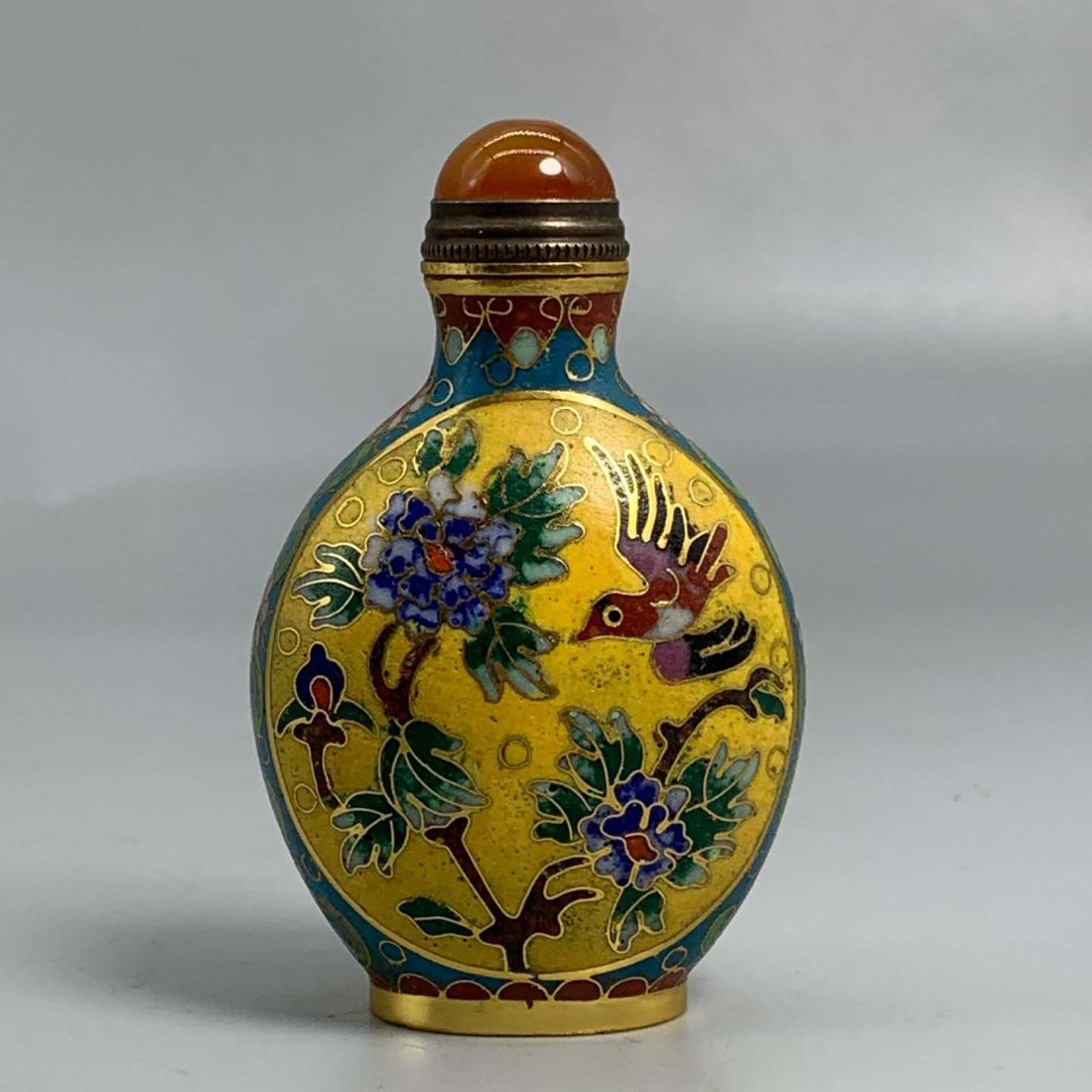CloisonnÃ© cloisonnÃ© enamel snuff bottle: CloisonnÃ© cloisonnÃ© enamel snuff bottle.