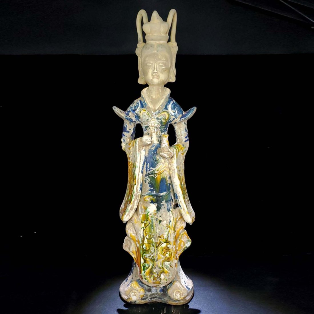 Tang tri-color statue of maid (1 of 9)