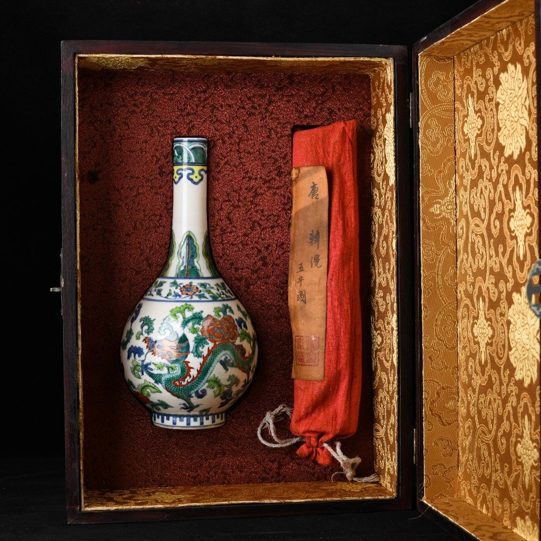 Qing Kangxi Doucai Dragon and Phoenix Peony Pattern Gallbladder Vase with Five Bulls (1 of 9)