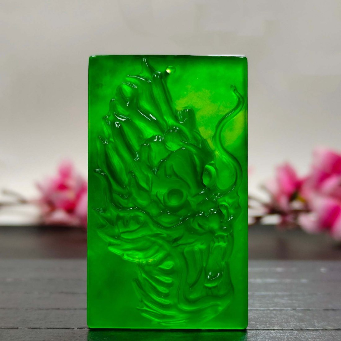 Top Dragon Stone Emperor Green Emerald Dragon Pendant (1 of 6)