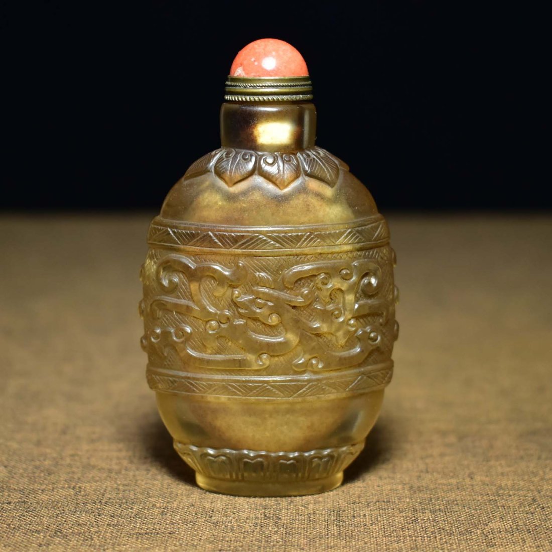 Glass hand-carved crystal snuff bottle: Glass hand-carved crystal snuff bottle