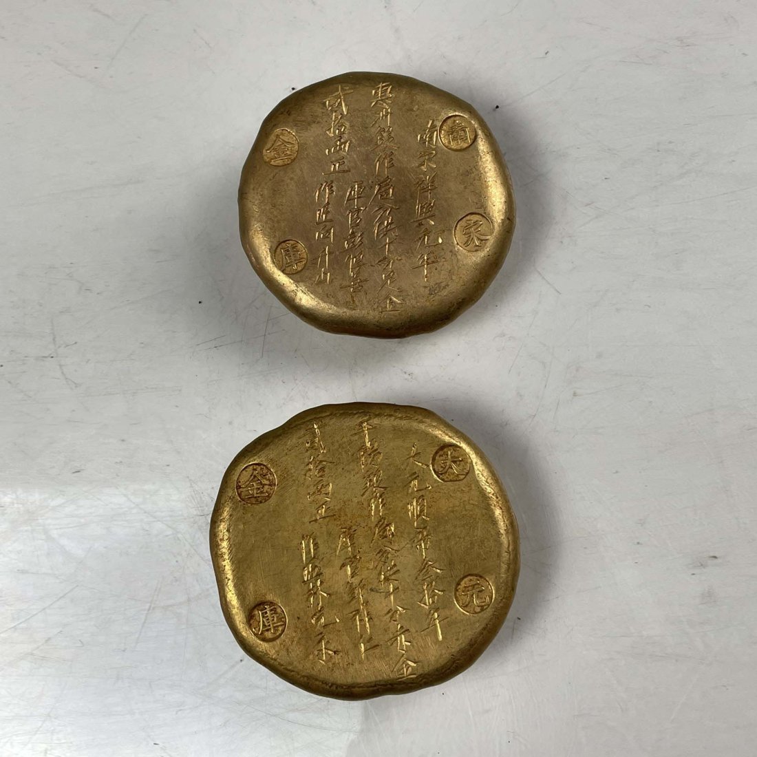 Twenty taels of gold ingots in the Qing Dynasty (1 of 6)